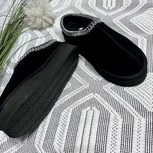 Cozy Serra Black Platform Slippers - Picture 3 of 5